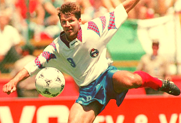 ¿Sabes qué jugador marco cinco goles a Camerún en el Mundial de Estados Unidos de 1994? - FÚTBOLSELECCIÓN