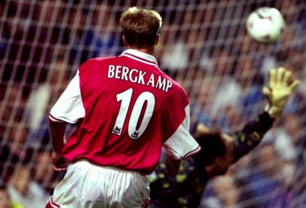 Sabes qué peculiaridad introdujo Denis Bergkamp en su contrato con el Arsenal - FÚTBOLSELECCIÓN